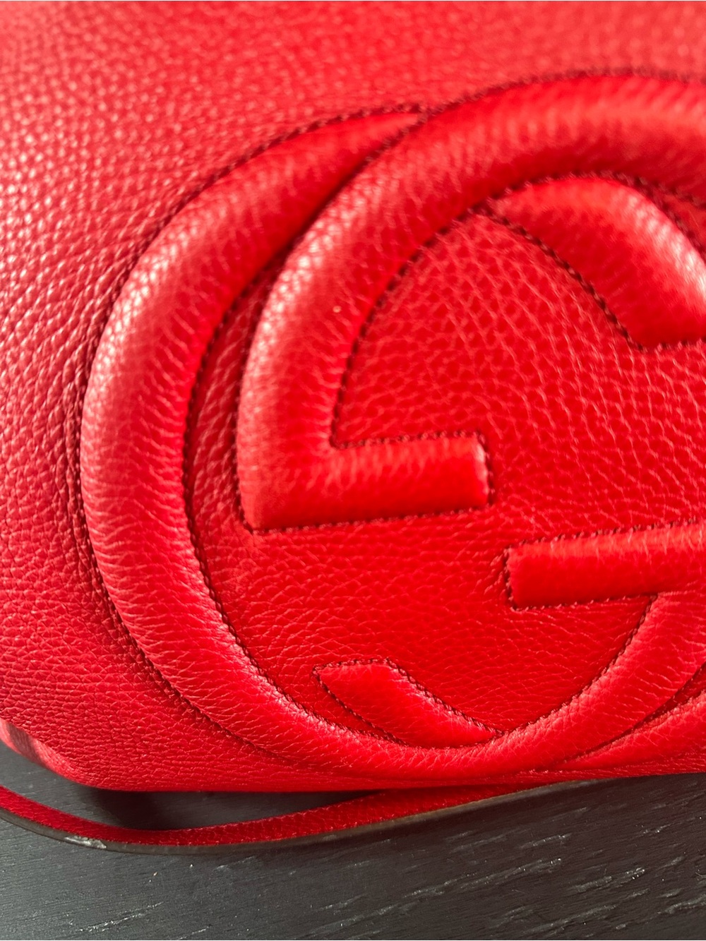 Gucci SoHo Red Pebbled Leather Hobo crossbody Bag with Embossed Logo - Picture 7 of 15